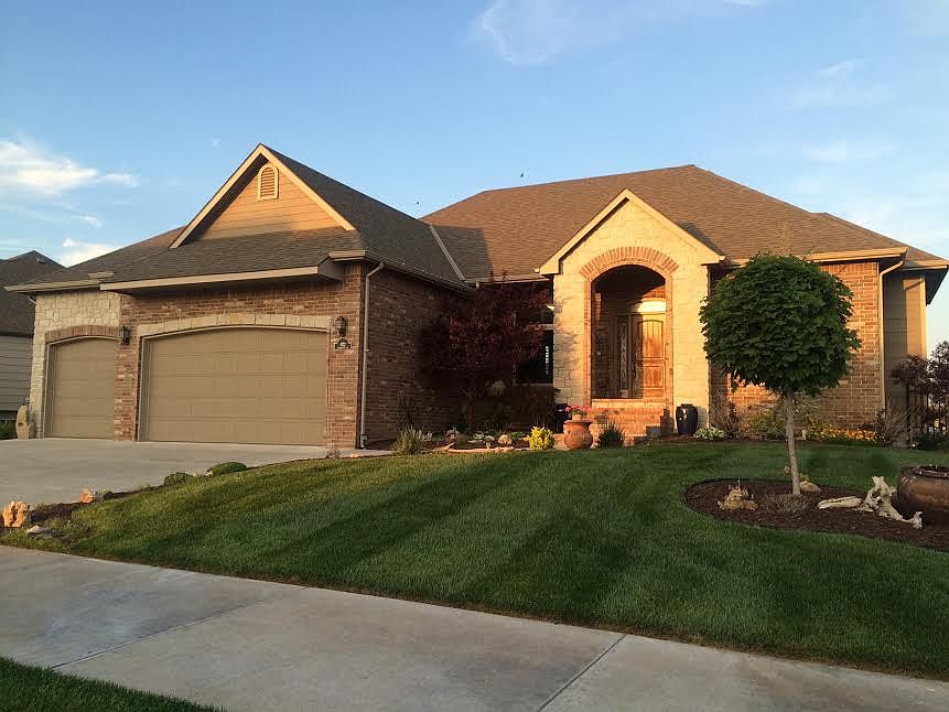 1st image of 822 N Woodstone Dr