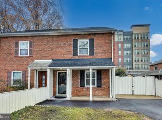 3238 9th St S, Arlington, VA 22204