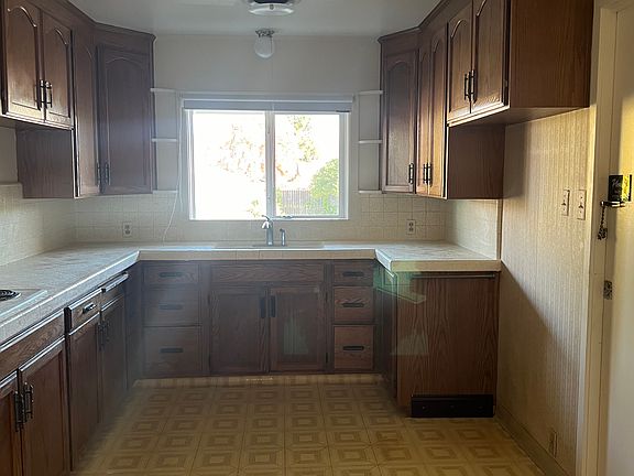 3rd image of 705 Main St