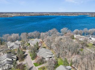 10710 Woodland Dr, Chisago City, MN 55013