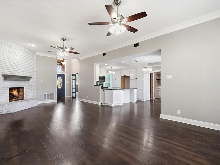 410 Roundabout Dr — Photo 10
