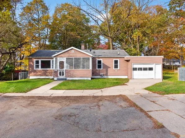 6 Elm Ct, Hillsdale, MI 49242