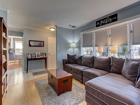 3rd image of 513 Goodrich Ave