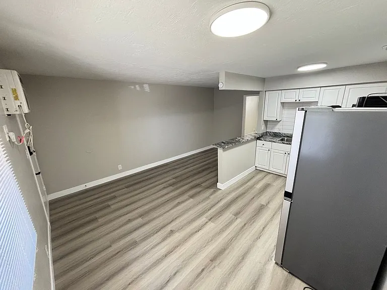 239 W Philadelphia Ave #5 — Photo 6