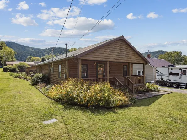 706 E 2nd St, Damascus, VA 24236