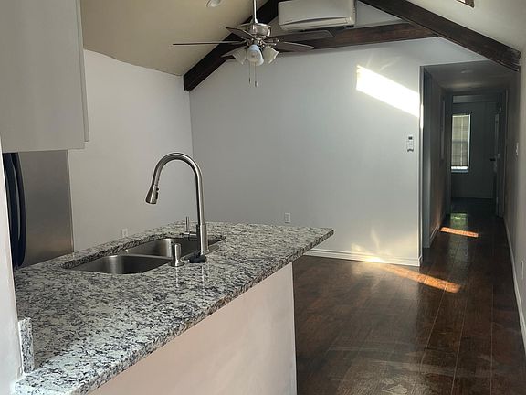 2nd image of 1601 Woodcrest Dr