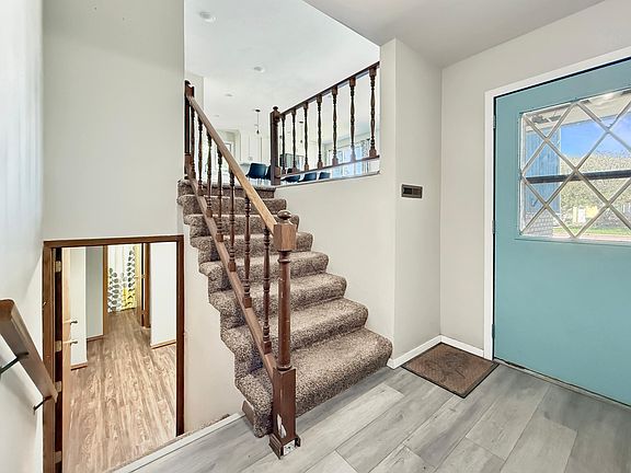 3rd image of 513 E Ciro St