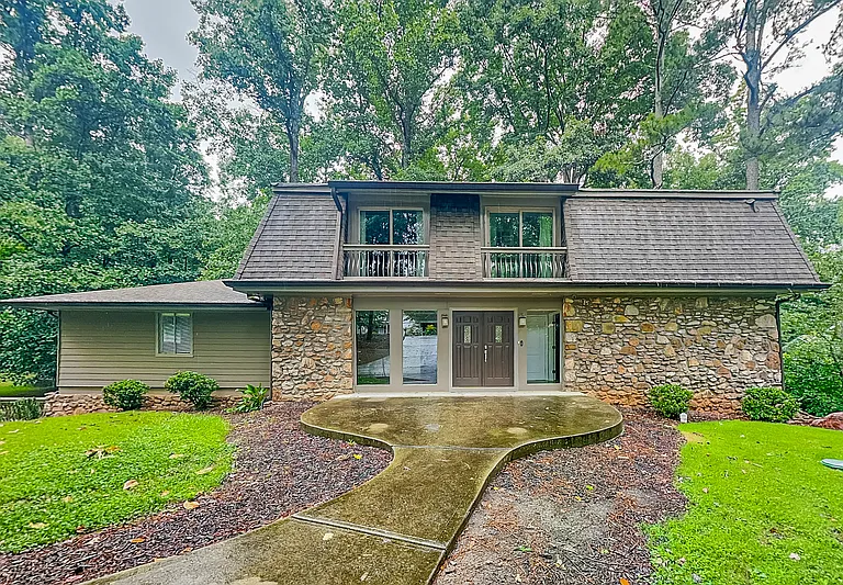 4623 Huntridge Dr NE — Photo 1
