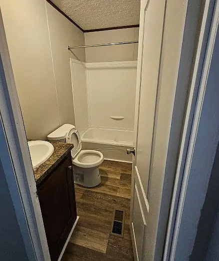 3 bed, 1200 sqft, $1,049 — Photo 4