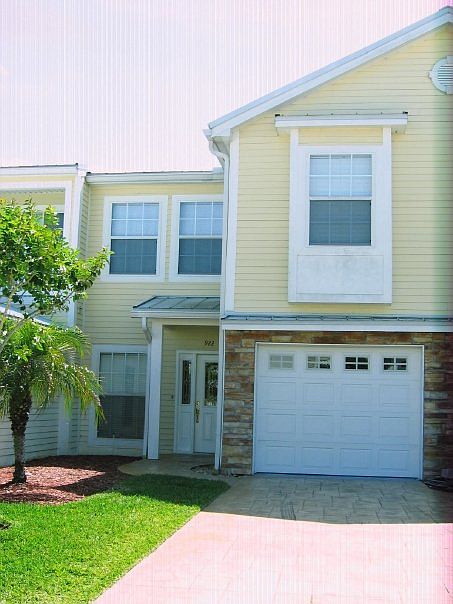 1st image of 922 Woodbridge Ct