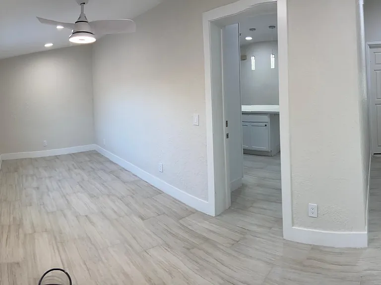 2011 E Balsam Ave — Photo 14