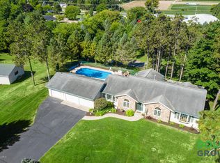 1350 Spruce St, Ionia, MI 48846