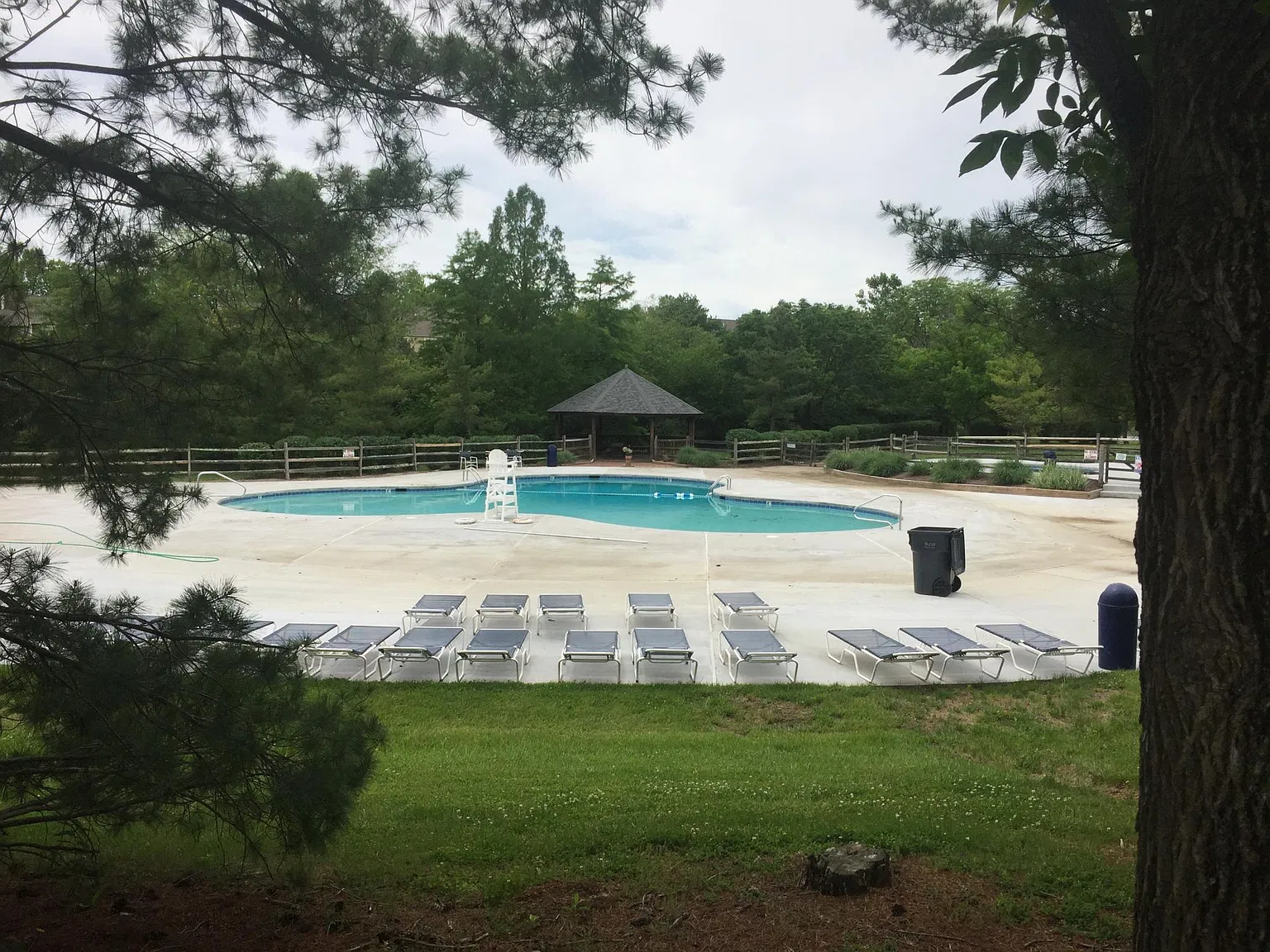 2 bed, 1.5 bath, 17590 sqft, $1,650 — Photo 2