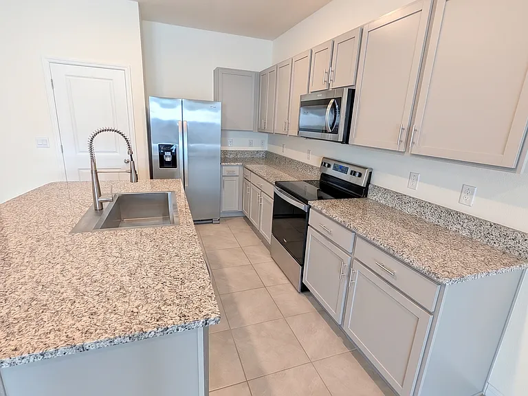 2926 Suncoast Plains Dr — Photo 1