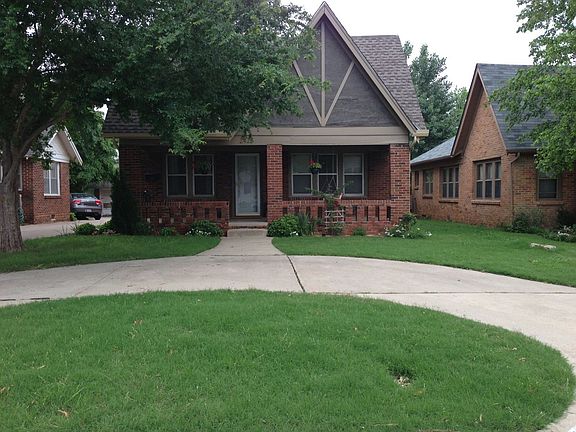 Circle drive, front of house