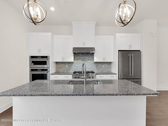 4th image of 5 Blaisdell Ct #9