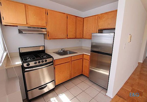 5th image of 18311 Hillside Ave APT 9B
