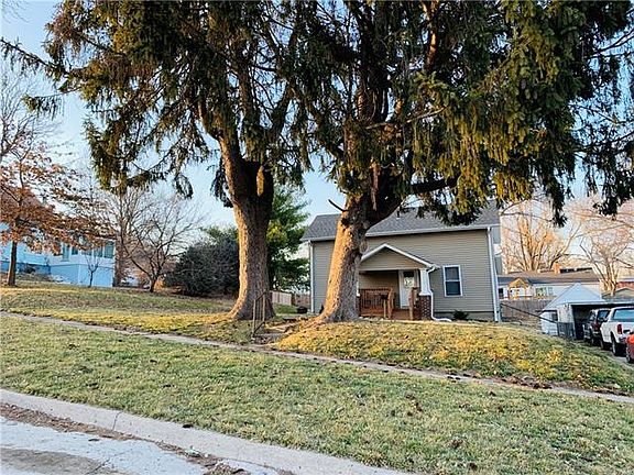 2nd image of 3421 Monterey St