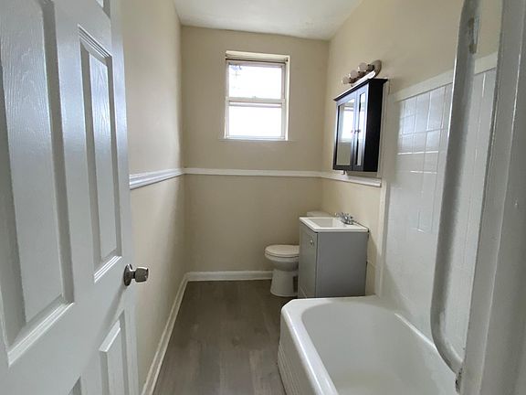 5th image of 6155 Glenmore Ave