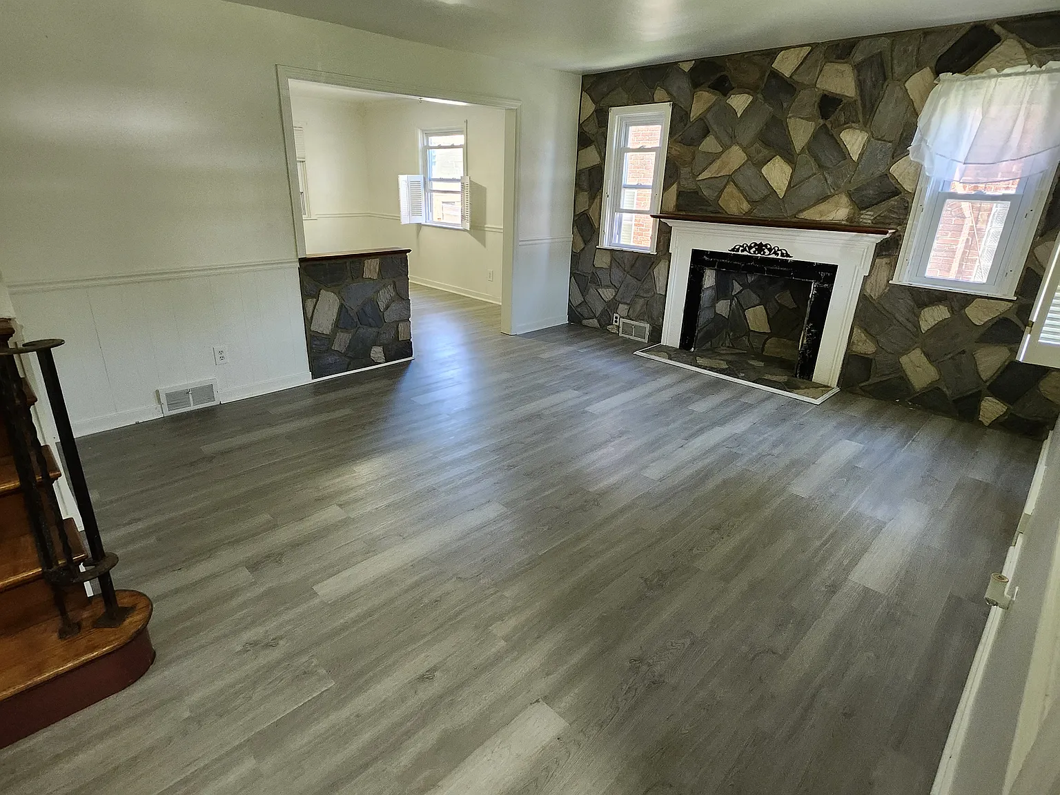1104 Holmes St — Photo 3