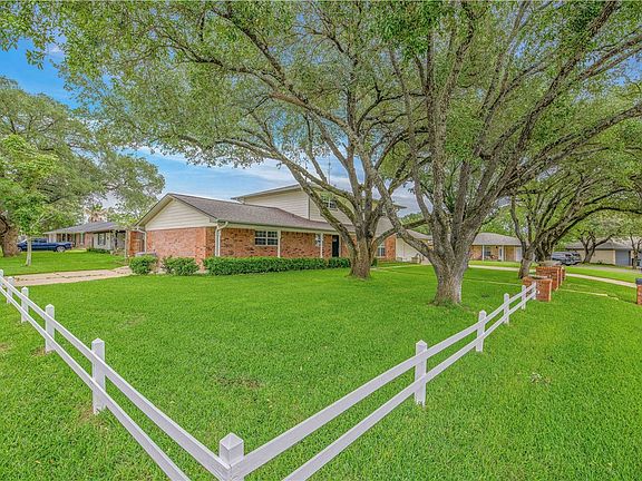 2nd image of 1314 Broadmoor Dr