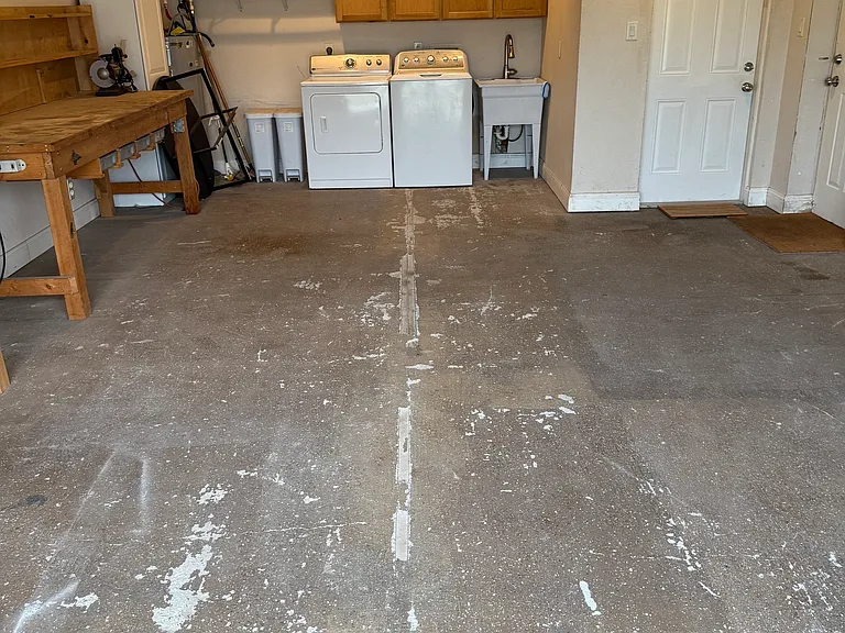 Garage with Washer & Dryer