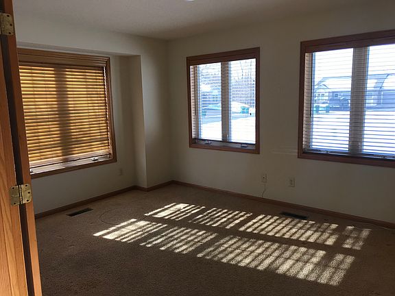 3rd image of 901 Evergreen Ct