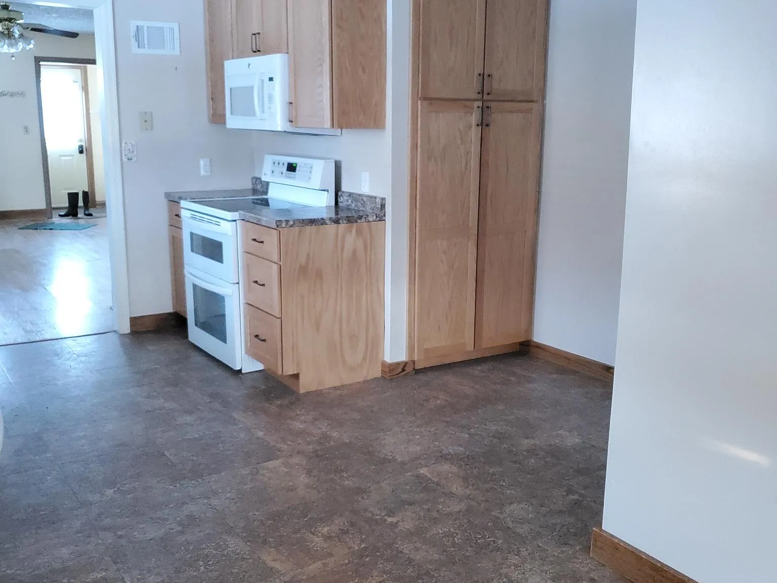 115 3rd Ave SW — Photo 2