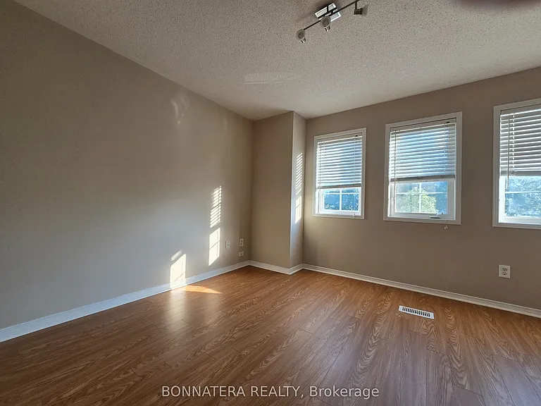 5455 Farmcote Dr — Photo 21