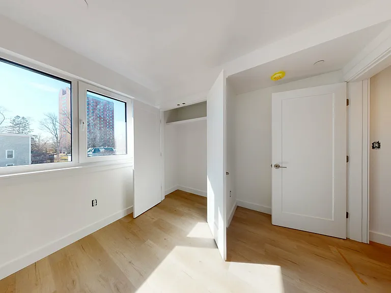 2837 Washington St — Photo 3
