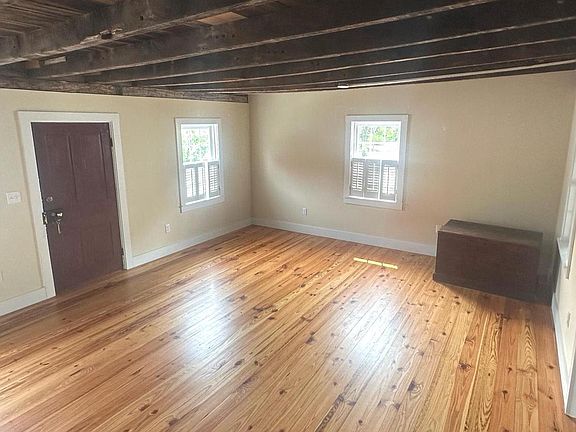 4th image of 102 Locust St