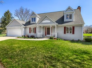 245 Old Forge Rd, Elgin, IL 60123
