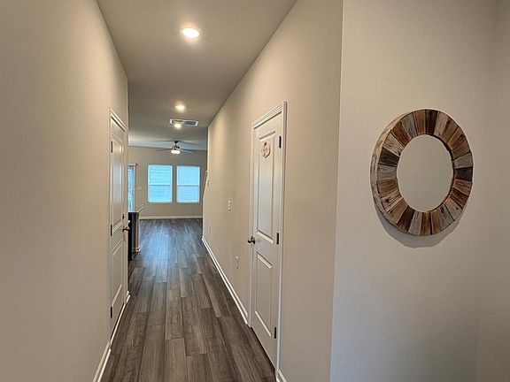 4th image of 904 Clearhaven Ln