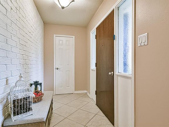 3rd image of 4006 Willowview Dr