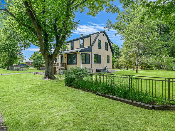 17 Babylon St, Islip Terrace, NY 11752