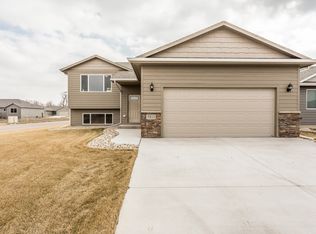 3513 E Brewster St, Sioux Falls, SD 57108