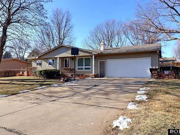 2nd image of 2811 Douglas Dr
