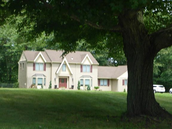 2nd image of 12 Orchard Hill Dr