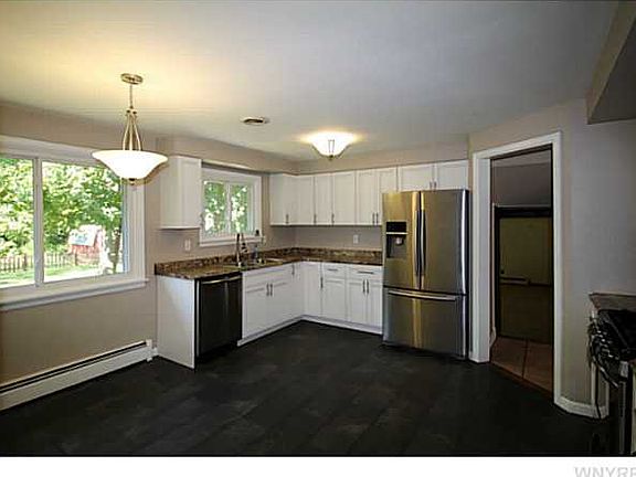 5th image of 395 Brentwood Dr