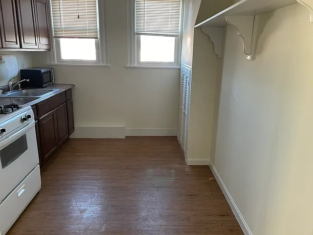 Eat-in-Kitchen