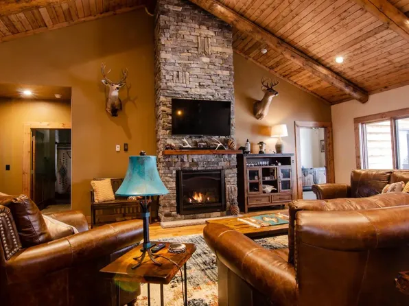75 Winchester Dr, Cody, WY 82414