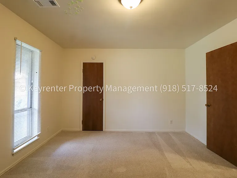 6828 E 47th St S — Photo 27