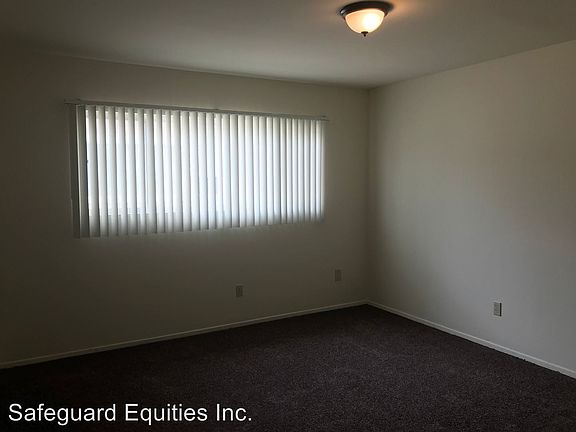 5th image of 12107 215th St APT 2