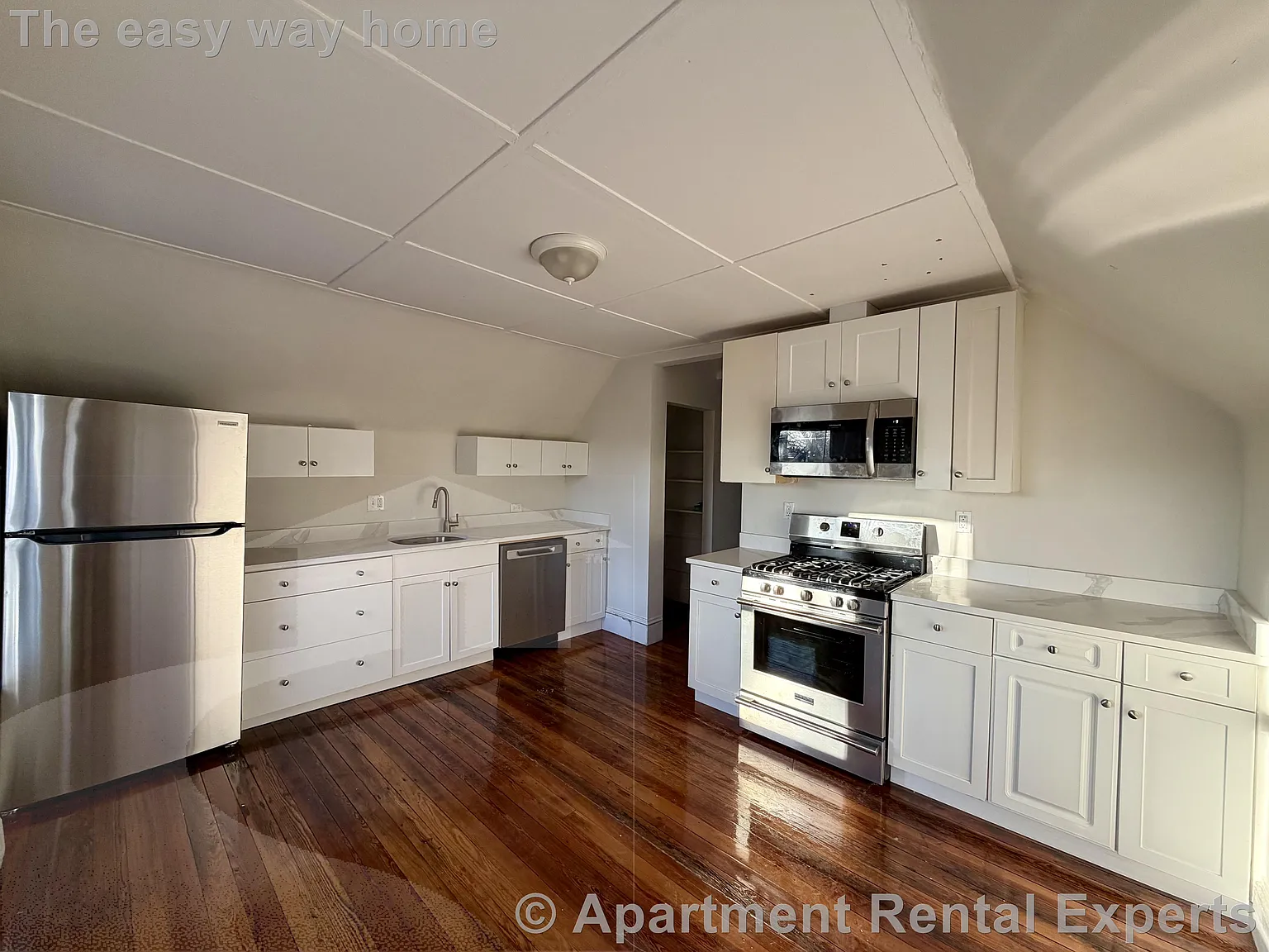 2 bed, 9999 sqft, $3,000 — Photo 1