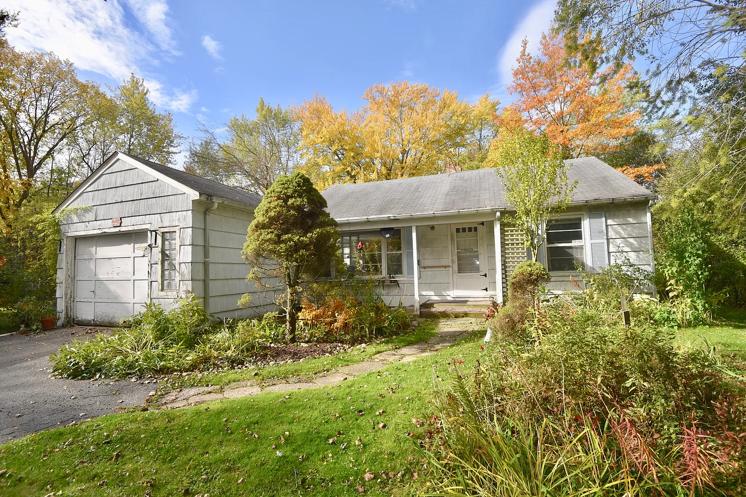 1890 Spruce Ave photo 1