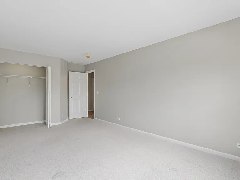 1952 Crenshaw Cir #1952 — Photo 12