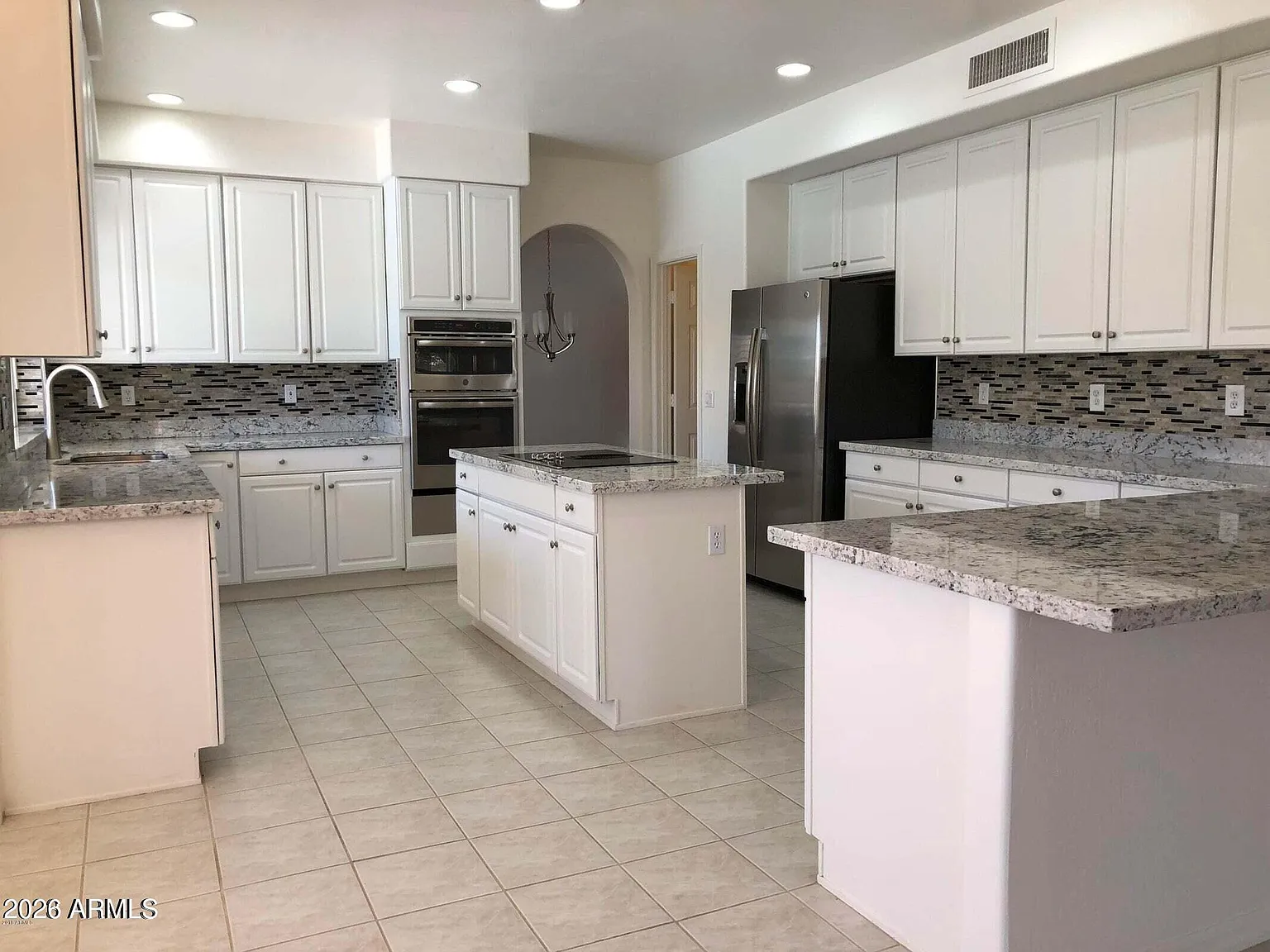 6 bed, 4.0 bath, 3834 sqft, $4,350 — Photo 4