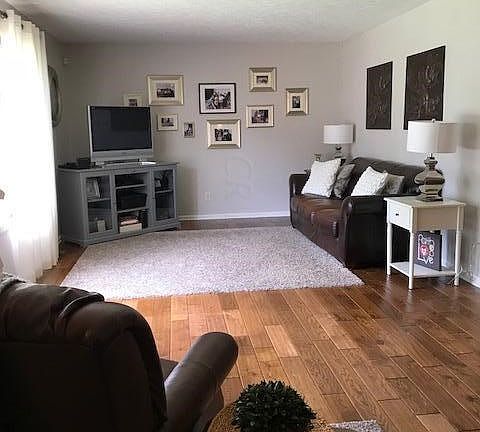 3rd image of 675 Hawthorne Dr