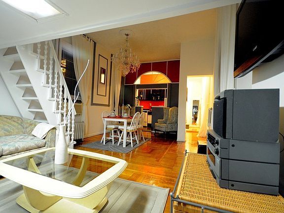 3rd image of 212 E 12th St APT 3B