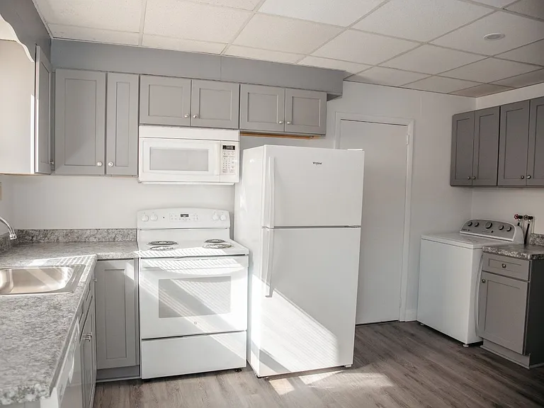 347 E High St — Photo 2